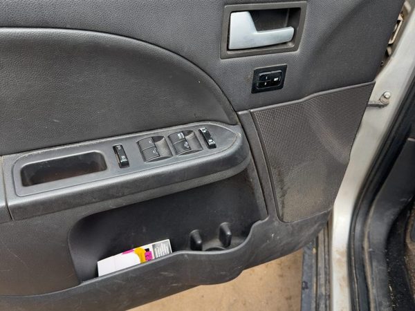 07 Fivehundred Driver Left Front Door Trim Panel With Master Switch Black Hw — photo 7