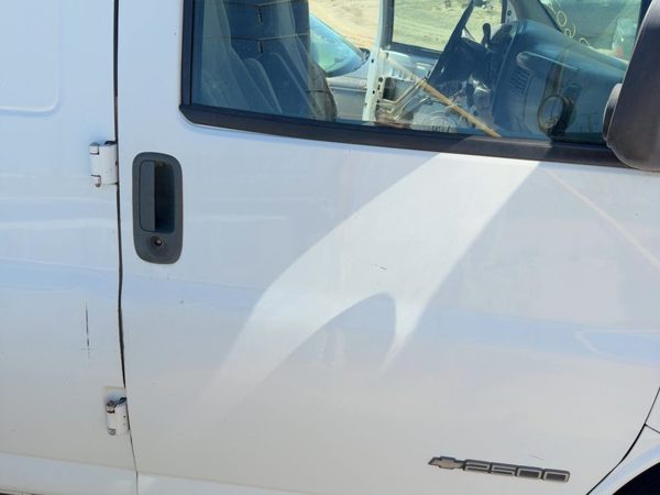 2000 Chevy Express 2500 Front Door RH White 50U — photo 3