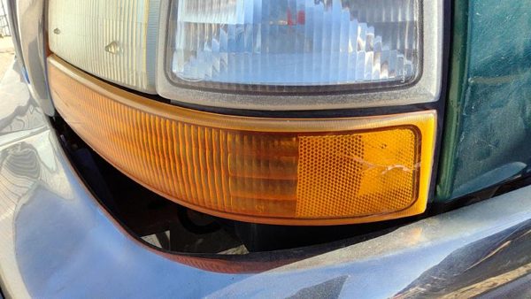 1998 Ford Ranger Fog/mark/park/turn Light/lamp LH Crack F87Z13201BA — photo 3