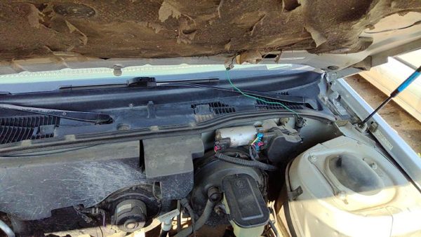 1990 Oldsmobile Delta 88 Cowl Vent Panel/screen Olds — photo 6