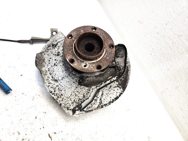 2001-2003 Bmw 530I Passenger Right Front Spindle Steering Knuckle With Wheel Hub — photo 3
