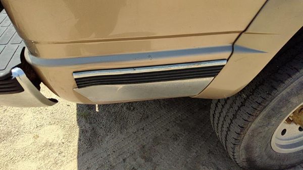 1992-2000 Silverado 2500 Passenger Right Rear Moulding On Box Oem — photo 2