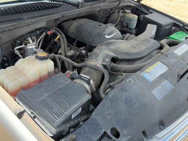 00-08 Suburban Complete Air Intake Cleaner Filter Box Housing With Tube Oem 5.3L — photo 1