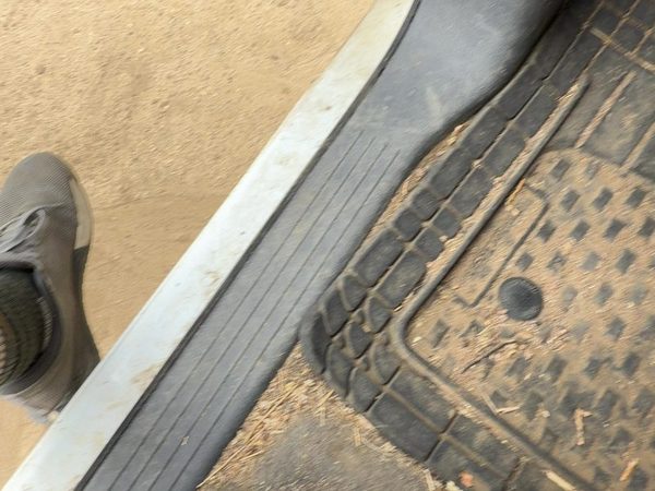 2005-2007 Dodge Dakota Driver Left Lower Kick Trim Panel Oem Gray P9D5 — photo 4