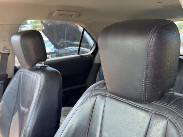 10-17 Chevy Equinox Pair Of Front Headrests Oem Left Right Set Seat Black 01A — photo 1