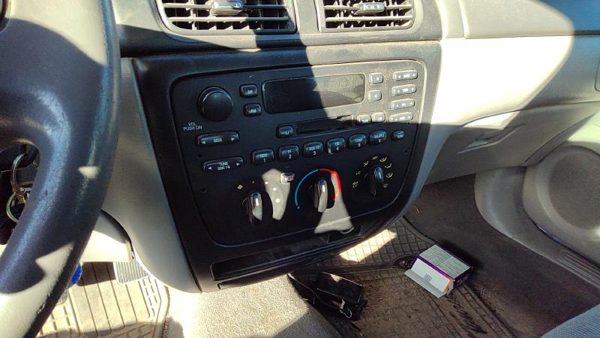 2000-2007 Ford Taurus Trim Bezel Around Radio Surround Dash Panel Oem — photo 3