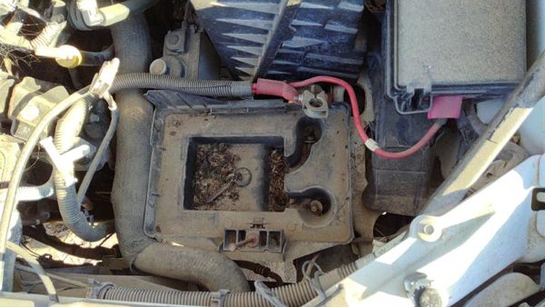 2004-2007 Ford Freestar Complete Battery Box Mount Tray With Hold Down Oem 3.9L — photo 3