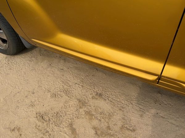 02-05 Pt Cruiser Driver Left Front Moulding From Door Trim Strip Inca Gold Py6 — photo 1
