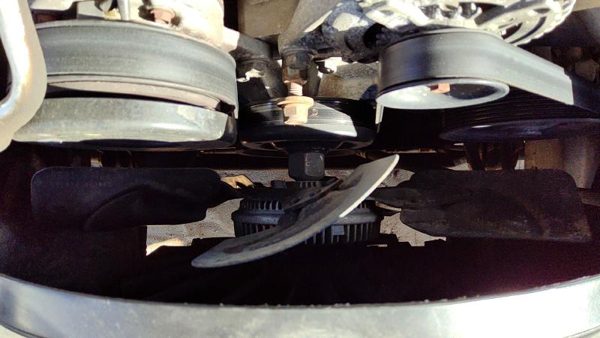 05-09 Grand Cherokee Complete Cooling Fan Blade Assembly With Clutch 4.7L 4X4 — photo 1
