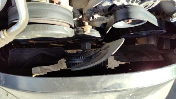 05-09 Grand Cherokee Complete Cooling Fan Blade Assembly With Clutch 4.7L 4X4 — photo 3