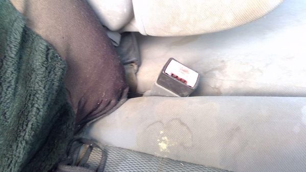 2005-2007 F350 Super Duty Passenger Right Front Seat Belt Buckle Receiver Gray — photo 3