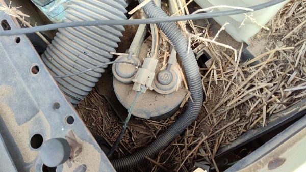 1980-1981 Cadillac Deville Fuel Vapor Canister Oem Charcoal Housing — photo 2