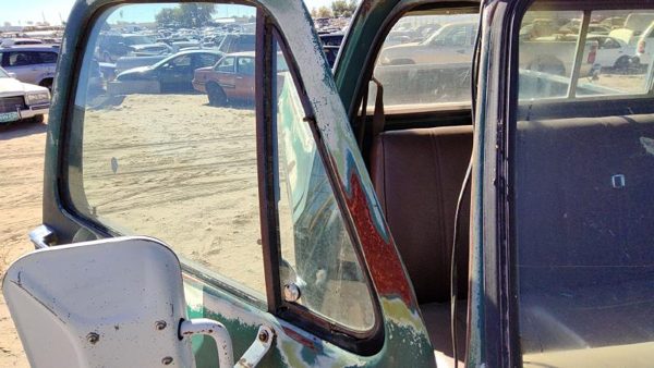 73-87 C10 Passenger Right Front Vent Window Small Door Glass With Frame — photo 2