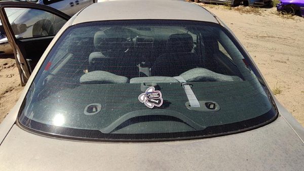 2003 Chevrolet Cavalier Back Glass/window — photo 1