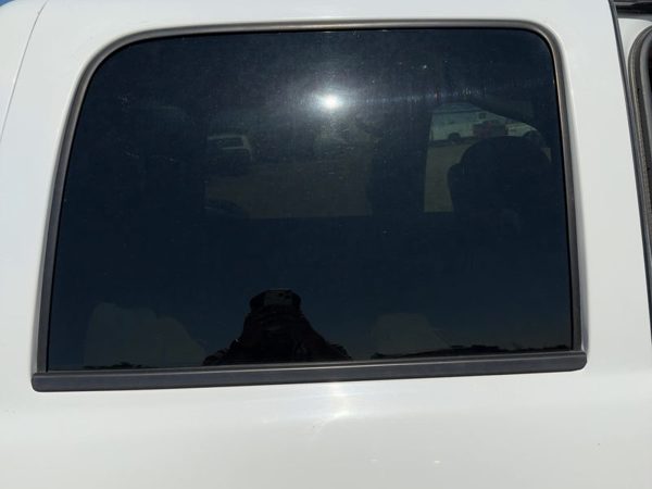 01-07 Chevy Silverado 2500 Passenger Right Rear Side Window Door Glass Oem Back — photo 1