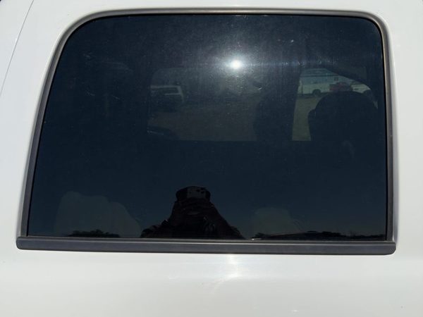 01-07 Chevy Silverado 2500 Passenger Right Rear Side Window Door Glass Oem Back — photo 2