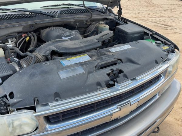00-02 Chevy Suburban Top Plastic Cover Above Radiator Support Sight Shield Oem — photo 1