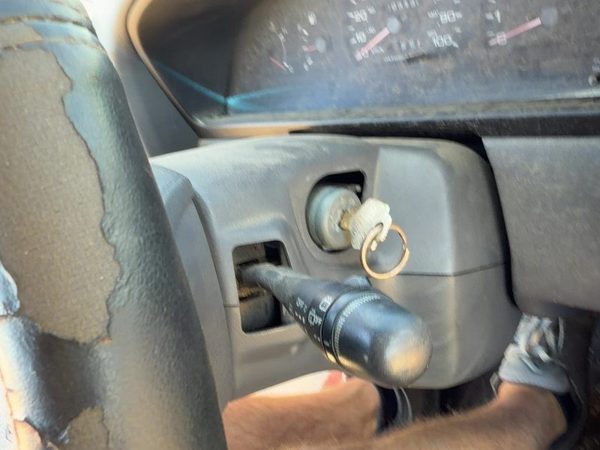 1993-1995 Nissan Pathfinder Steering Column Assembly OEM Gray Floor Shift — photo 1