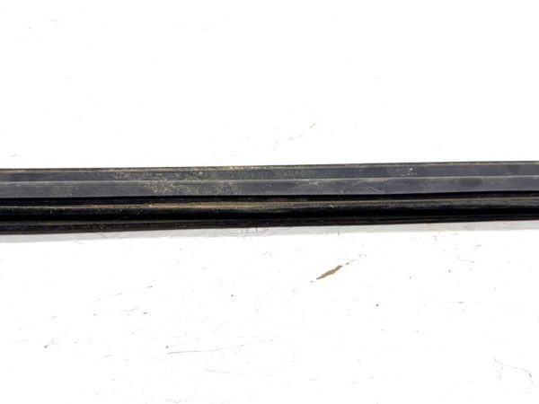 05-11 Cadillac Sts Passenger Right Front Window Belt Molding Sweep Oem — photo 3