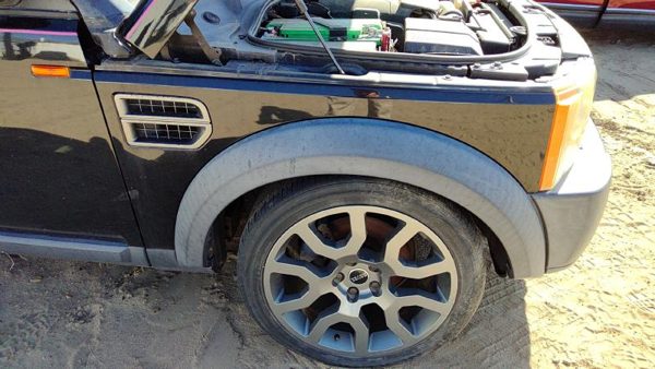 2006 Land Rover LR3 Fender RH Black — photo 1