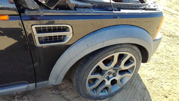 2006 Land Rover LR3 Fender RH Black — photo 6