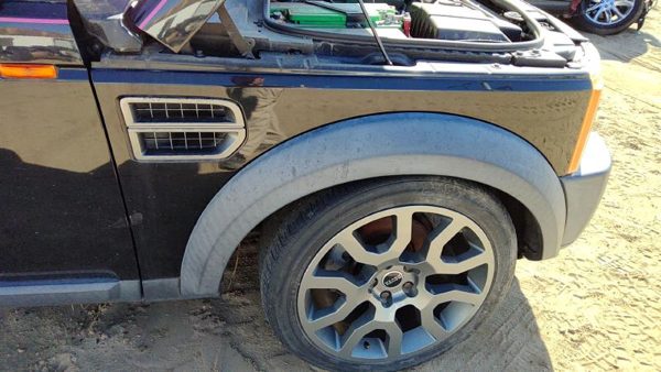 2006 Land Rover LR3 Fender RH Black — photo 4