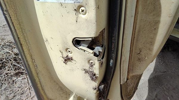 1977-1984 Cadillac Deville Driver Left Front Door Latch With Rods/Cables Oem — photo 2