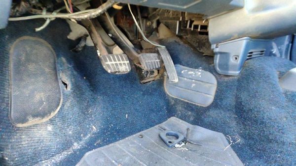 93-95 Nissan Pathfinder Complete Clutch And Brake Pedal Assembly Oem — photo 1