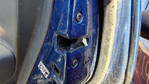2005-2009 Hyundai Tucson Passenger Right Rear Door Latch With Rods/Cables Back — photo 2