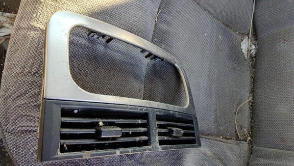 1999-2004 Jeep Grand Cherokee Trim Bezel Around Radio Surround Dash Panel Oem — photo 3