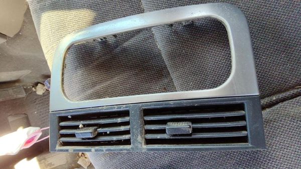 1999-2004 Jeep Grand Cherokee Trim Bezel Around Radio Surround Dash Panel Oem — photo 4