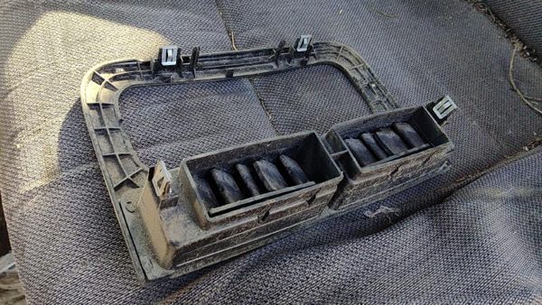 1999-2004 Jeep Grand Cherokee Trim Bezel Around Radio Surround Dash Panel Oem — photo 6