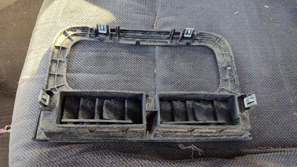 1999-2004 Jeep Grand Cherokee Trim Bezel Around Radio Surround Dash Panel Oem — photo 5