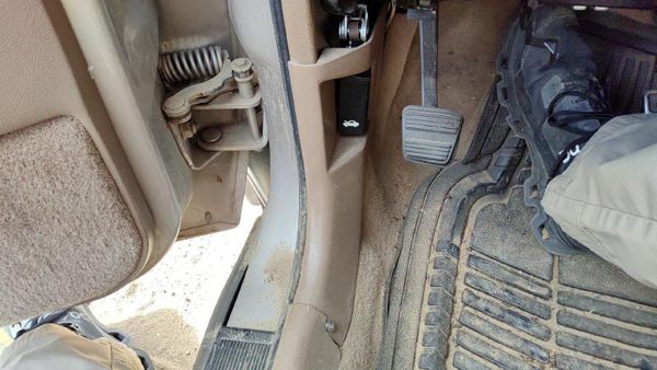 1991-1996 Buick Park Ave Ultra Driver Left Lower Kick Trim Panel Oem Tan — photo 1