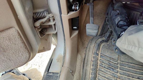 1991-1996 Buick Park Ave Ultra Driver Left Lower Kick Trim Panel Oem Tan — photo 2