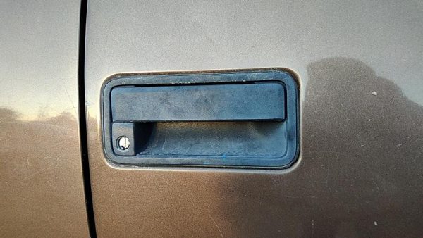 1994 Suburban 1500 Outside Door Handle RH — photo 1