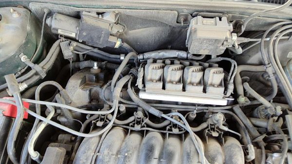 1999 Cadillac Seville Valve Cover 4.6L — photo 1