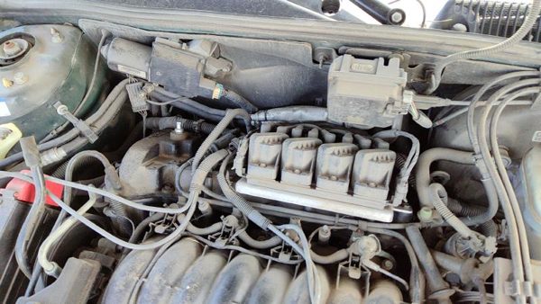 1999 Cadillac Seville Valve Cover 4.6L — photo 4
