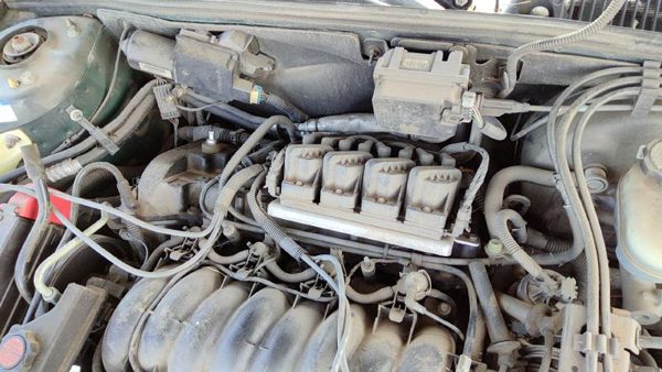 1999 Cadillac Seville Valve Cover 4.6L — photo 3