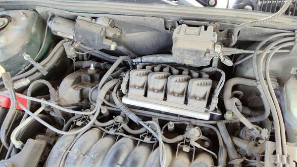 1999 Cadillac Seville Valve Cover 4.6L — photo 2
