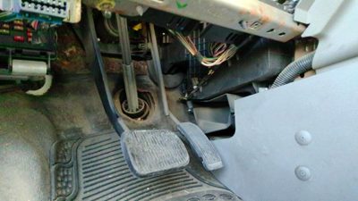 2004-2007 Ford Freestar Gas And Brake Pedal Assembly Automatic Transmission