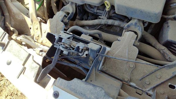 2005-2009 Chevy Uplander Hood Latch Assembly With Bracket Oem 15871561 — photo 3