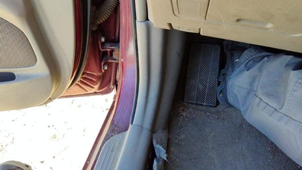 02-06 Toyota Camry Driver Left Lower Kick Trim Panel Oem Taupe 43 — photo 1