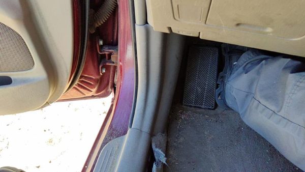 02-06 Toyota Camry Driver Left Lower Kick Trim Panel Oem Taupe 43 — photo 2