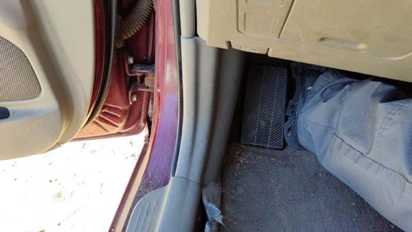 02-06 Toyota Camry Driver Left Lower Kick Trim Panel Oem Taupe 43 — photo 3