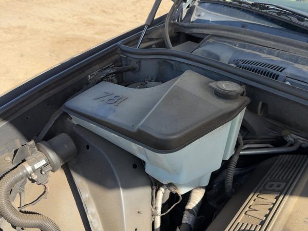 2001-2006 Bmw X5 Windshield Washer Fluid Reservoir With Pump Oem Wiper Tank E53 — photo 2