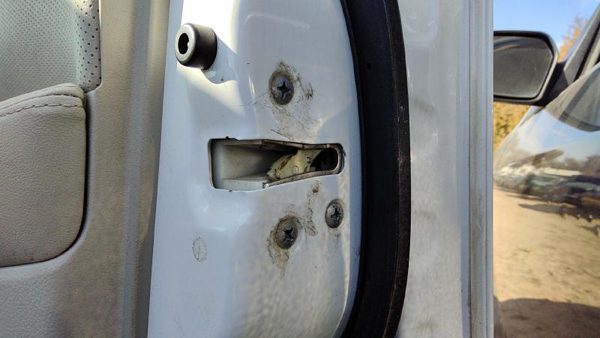 10-14 Subaru Legacy Outback Passenger Right Front Door Latch With Rods/Cables — photo 3