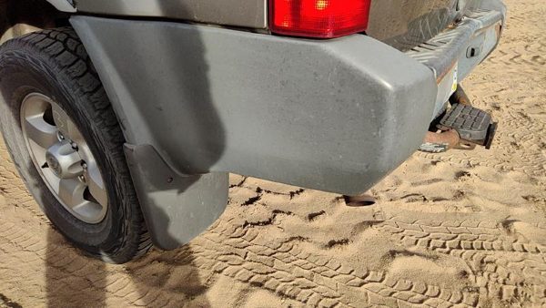 2000-2004 Nissan Xterra Driver Left Rear Bumper End Cap Assembly Oem Back — photo 2
