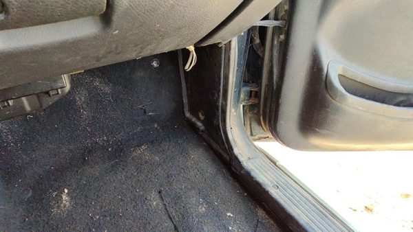 1997-1998 Suzuki Sidekick Passenger Right Lower Kick Trim Panel Oem Gray Gri — photo 2