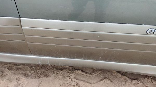 2000-2004 Legacy Outback Passenger Right Front Moulding From Door Oem Trim Strip — photo 2